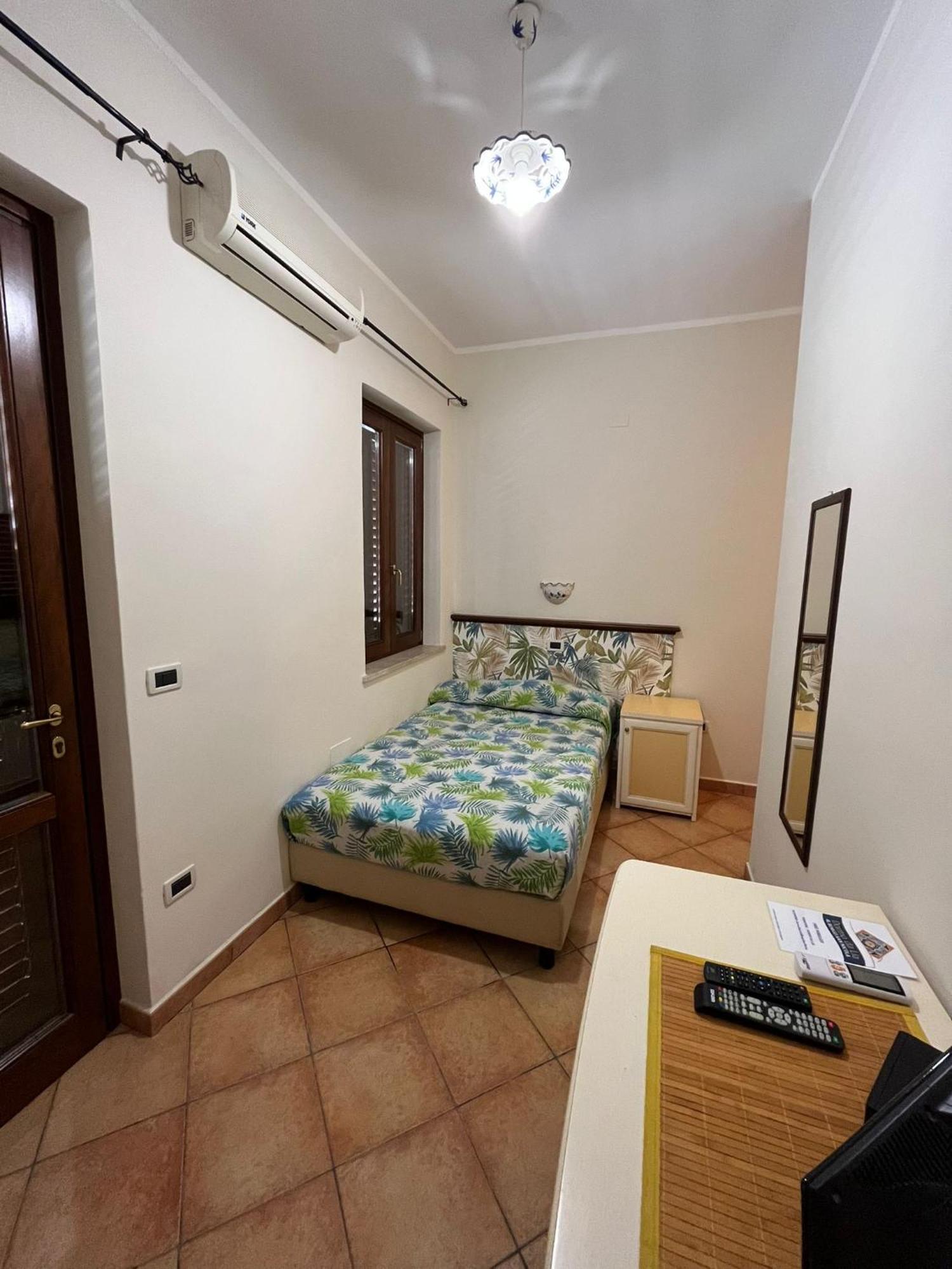 Dormo Da Lia Borgo San Nicola Hotel Mandra Capreria Exterior photo